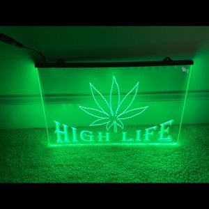 Neon Sign approximately 8”x11”. Great for Man Cave or Game Room.